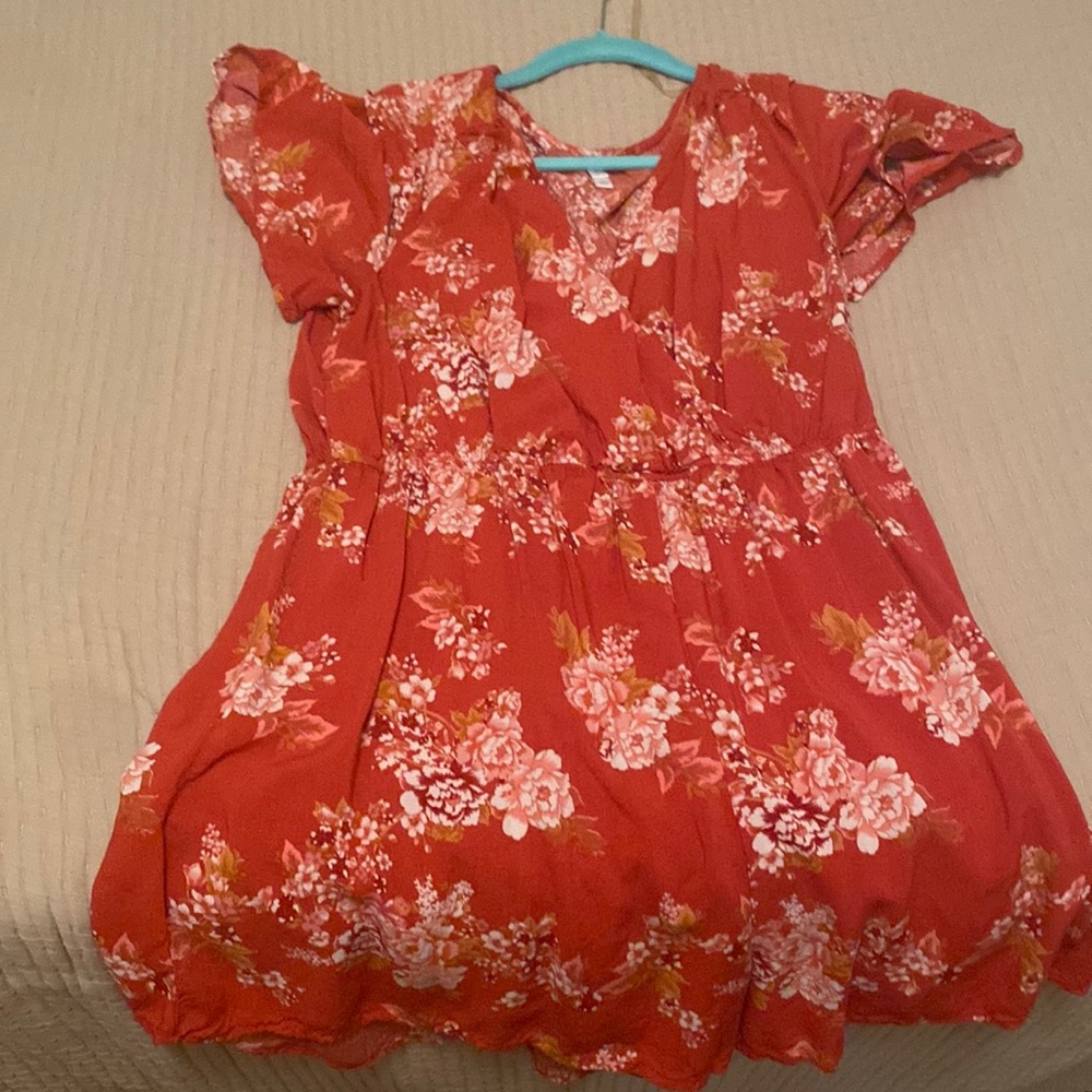 Beautiful, Red, Floral dress. Its a size large and it’s  comfortable to wear!